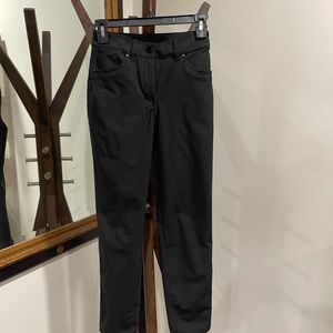Lululemon City Sleek Slim-Fit 5 Pocket High-Rise Pant
NWT RETAIL $128
Size 2